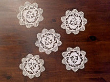 Lotto di 5 centrini vintage realizzati a mano - bianco - diametro 12 centimetri