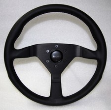 Volante sportivo in pelle Momo