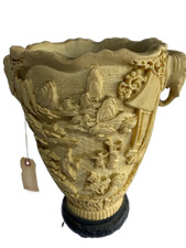 Vaso In Resina Finta Scolpito