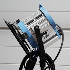 Illuminatore Arri 650 - Tungsteno lente Fresnel alette paraluce