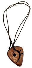 Collana con plettro in mogano  con chiave di basso fa