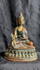 Buddha sul trono di loto