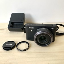 Fotocamera digitale mirrorless Nikon Coolpix 1 J2 con obiettivo Nikkor 11-27.5mm