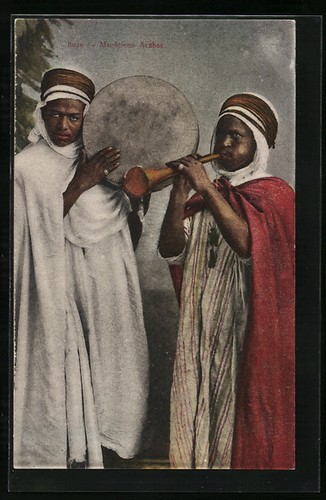 Musicisti arabi con tam - -tam, e