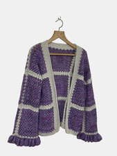 Cardigan lavorato a mano all'uncinetto viola UK12 manica svolazzante nonna quadrati hippie