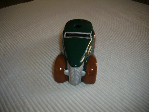 Automobilina giocattolo latta
