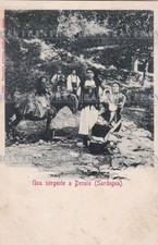 Cartolina 1905 circa Desulo (NU) Una Sorgente a Desulo. Animatissima. Rarissima.