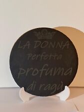 Idea Regalo DONNA, Tagliere In Pietra Inciso. Diam. 20 CM
