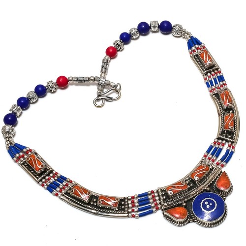 Collana con pietre preziose