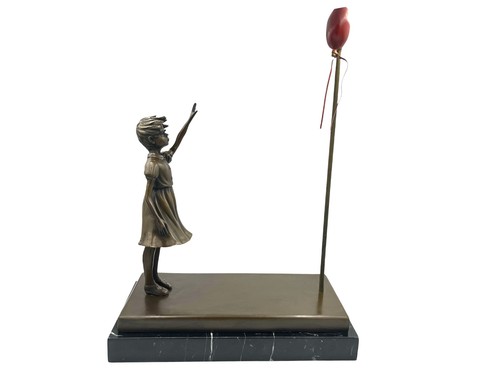 Statua girl and red ballon - girl,