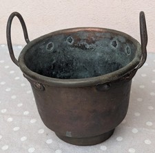 Antica pentola in rame e ferro