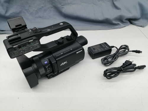 Quasi come nuova - [], videocamera