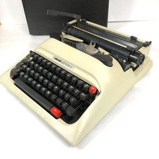 Typewriter olivetti 12