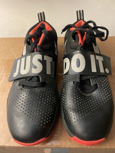 Nike team hustle sneaker da - d8,