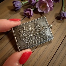 Antico Pendente Con Libro