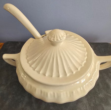 Zuppiera vintage in ceramica con coperchio e mestolo - design a costine - Made in USA