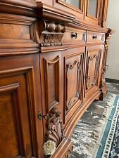 Credenza in legno massiccio anni 80 usata ma in perfette  condizioni. 