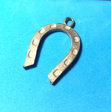 CIONDOLO FERRO DI CAVALLO MISURE IN FOTO BIGIOTTERIA DA COLLEZIONE - (169)