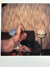 📷 Polaroid foto uomo divano