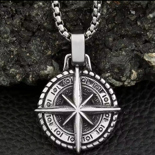Collana uomo con ciondolo - , a