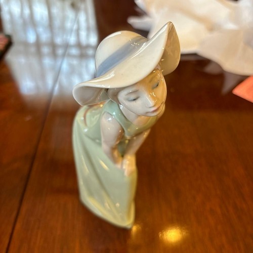 Statuina lladro donna che - donna,