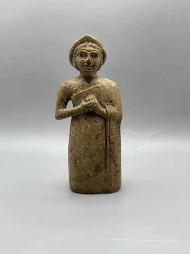 Antica statua femminile votiva