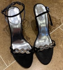 Scarpe nuove senza etichette