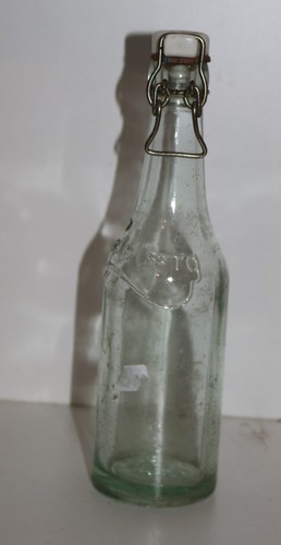 Vecchia bottiglia birra con - di,