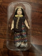 Bambola Di Porcellana Collezione Dal Mondo Fabbri Editori