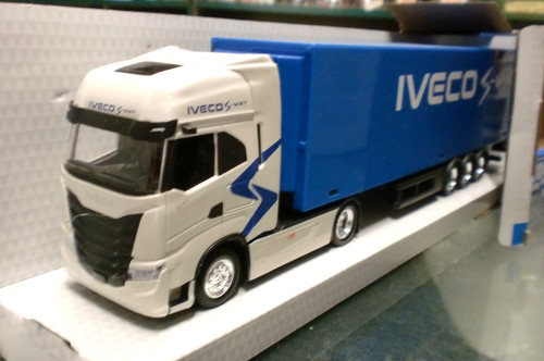 Burago camion iveco s - 1/43,