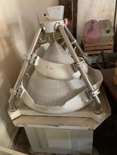 macchinari per panificio in buone condizioni. Arrotondatrice e sfogliatrice.