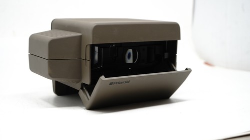Polaroid close stand - up,