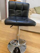 Sgabello da interno regolabile in altezza con in acciaio e seduta in ecopelle