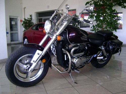 Suzuki vz800 - s),