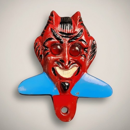 Diavolo rosso con - rosso, occhi