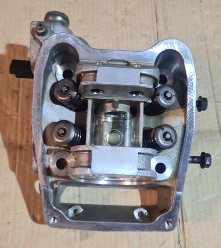Testata valvole motore - testata,