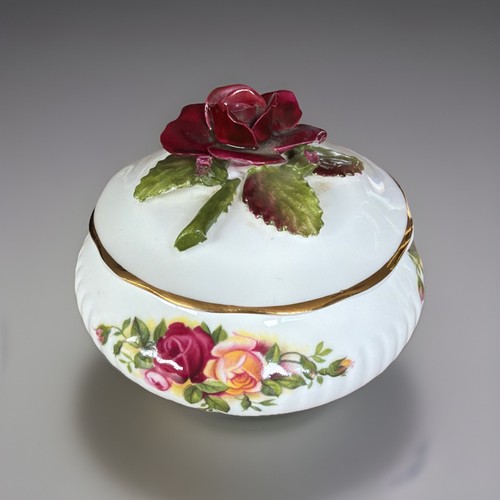 Old country roses royal albert - old,
