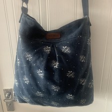 Borsa Fat Face blu denim look