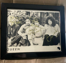 QUEEN - PHOTO SIGNED BY ALL