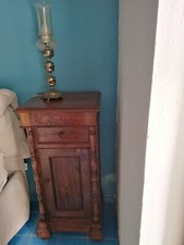 Coppia di comodini in legno