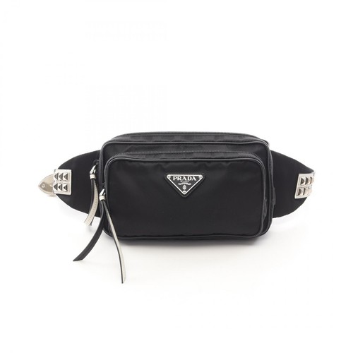 Prada triangolo logo borchie - logo,