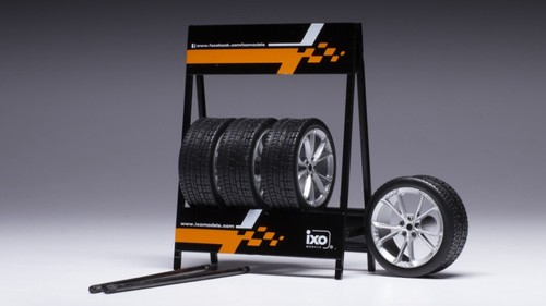 Modellino auto scala - 1:18, ixo