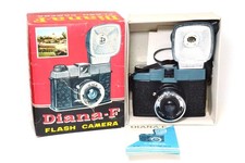 Diana-F con flash