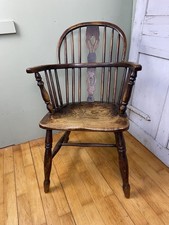 Antica sedia con schienale a mandrino Windsor.                                        #7215