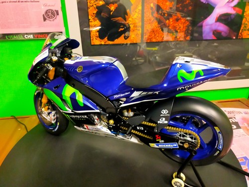 Modellino yamaha m16 - 1:4,