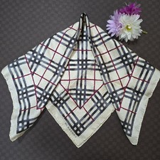 Sciarpa di seta Burberry London beige a quadri 56 x 56 cm