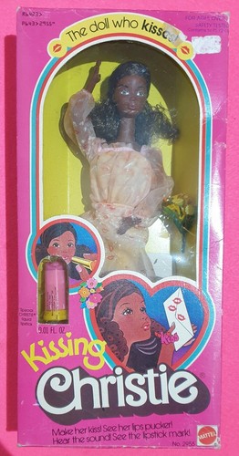 Barbie kissing christie - kissing, aa