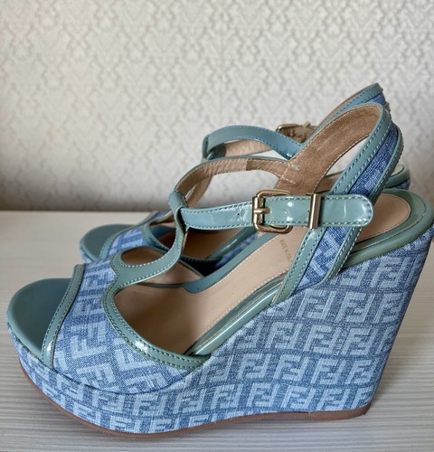 Scarpe con zeppa - , sandali