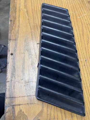Rear side vent grill 91 - lh,
