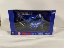 YAMAHA YZR-M1 VALENTINO ROSSI - SCALA 1/12 - NEW RAY